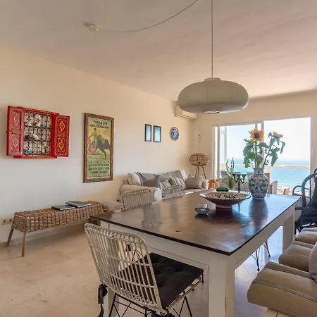 3 Bed 100 M From The *