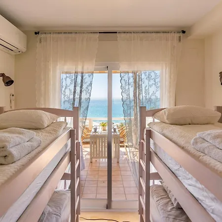 Apartment 3 Bed 100 M From The *