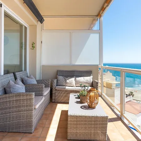 3 Bed 100 M From The Apartment *