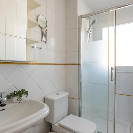 Apartment 3 Bed 100 M From The